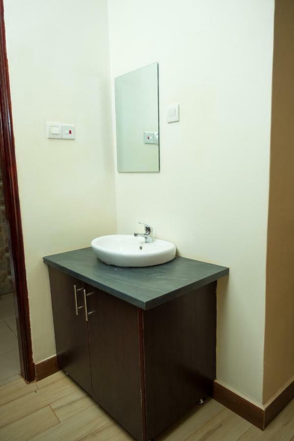 Kampala Suburbs Apartment ภายนอก รูปภาพ